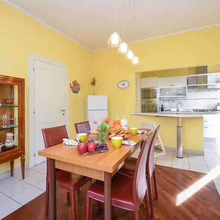 Villa Desenzanoloft Palm Garda Beach, With Garden, Barbecue And Pool