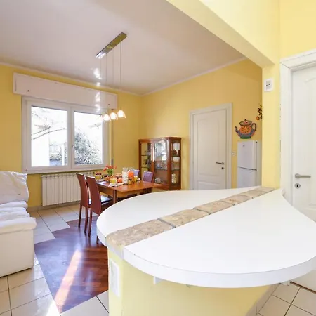 Willa Desenzanoloft Palm Garda Beach, With Garden, Barbecue And Pool *