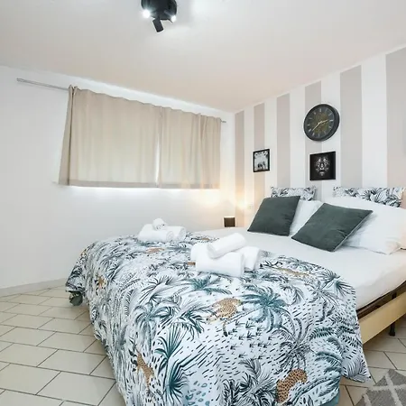 Desenzanoloft Palm Garda Beach, With Garden, Barbecue And Pool * Desenzano del Garda