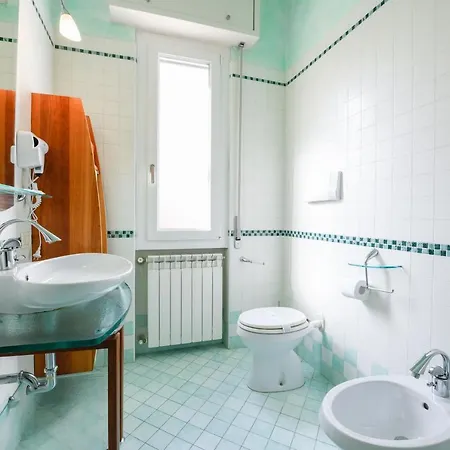 Desenzanoloft Palm Garda Beach, With Garden, Barbecue And Pool *