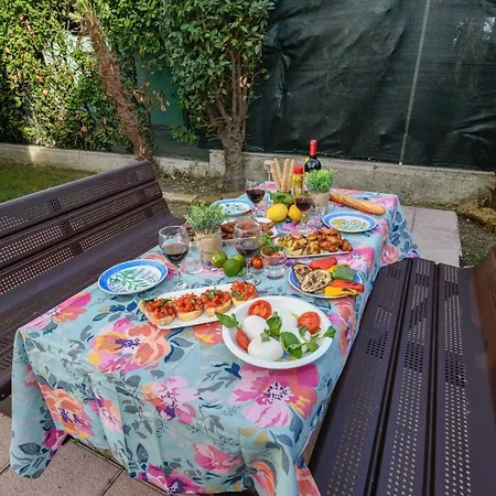 Desenzanoloft Palm Garda Beach, With Garden, Barbecue And Pool Willa Desenzano del Garda