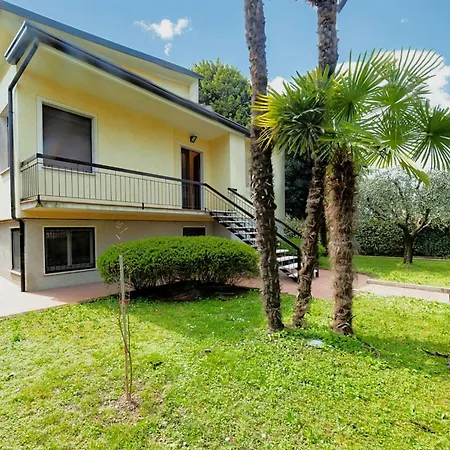 Desenzanoloft Palm Garda Beach, With Garden, Barbecue And Pool Desenzano del Garda